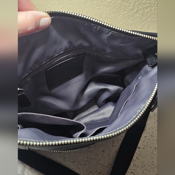 Nice COACH  F23948 Shoulder Or Crossbody Shiny Leather Bag with large hang tag. - Picture 15 of 16